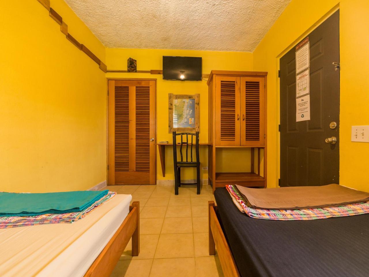 Hostel A Piece Of Ground Punta Gorda Exteriér fotografie