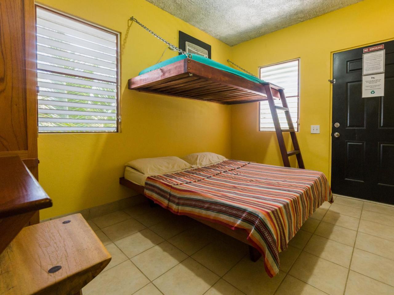 Hostel A Piece Of Ground Punta Gorda Exteriér fotografie