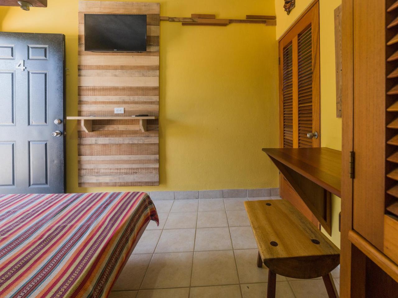 Hostel A Piece Of Ground Punta Gorda Exteriér fotografie